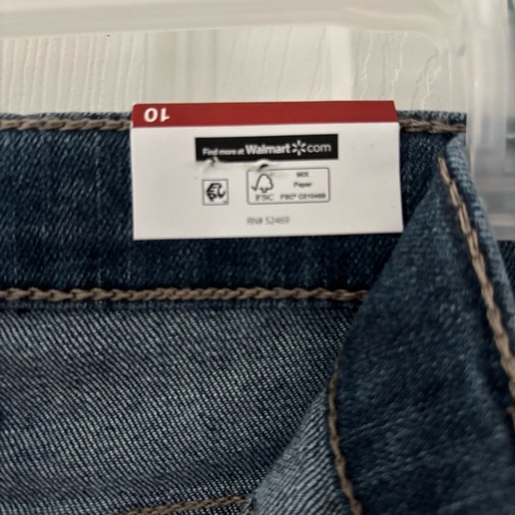 Time and Tru blue denim wide leg/high waist jeans. - Picture 4 of 11